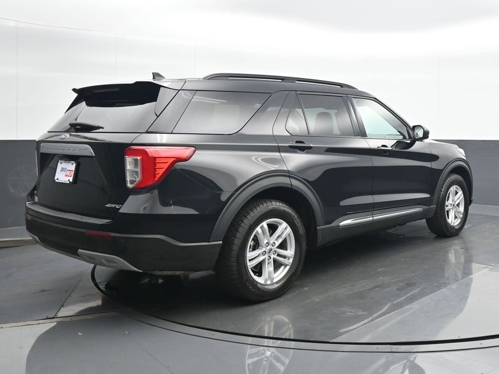 Used 2022 Ford Explorer XLT w/ Equipment Group 202A image 6