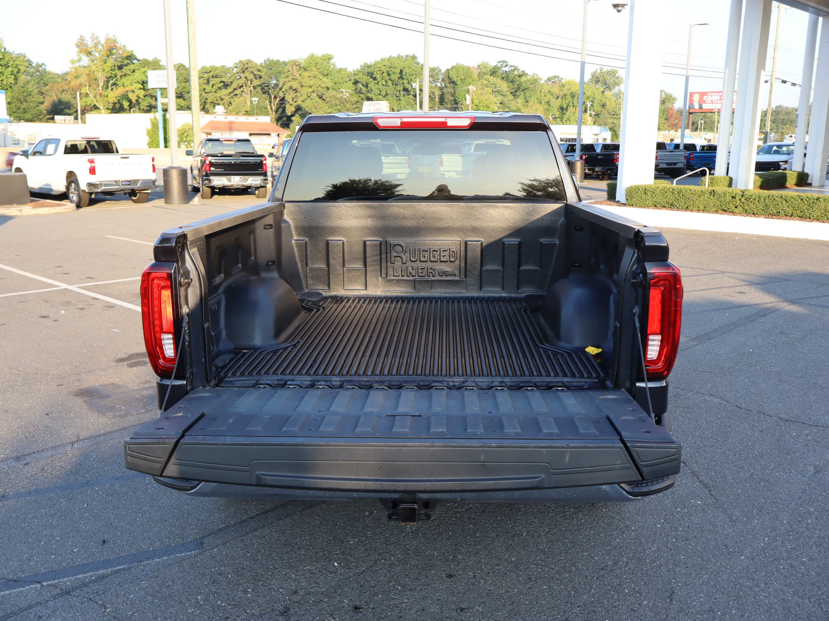 Used 2025 GMC Sierra 1500 SLT AWD/4WD image 13