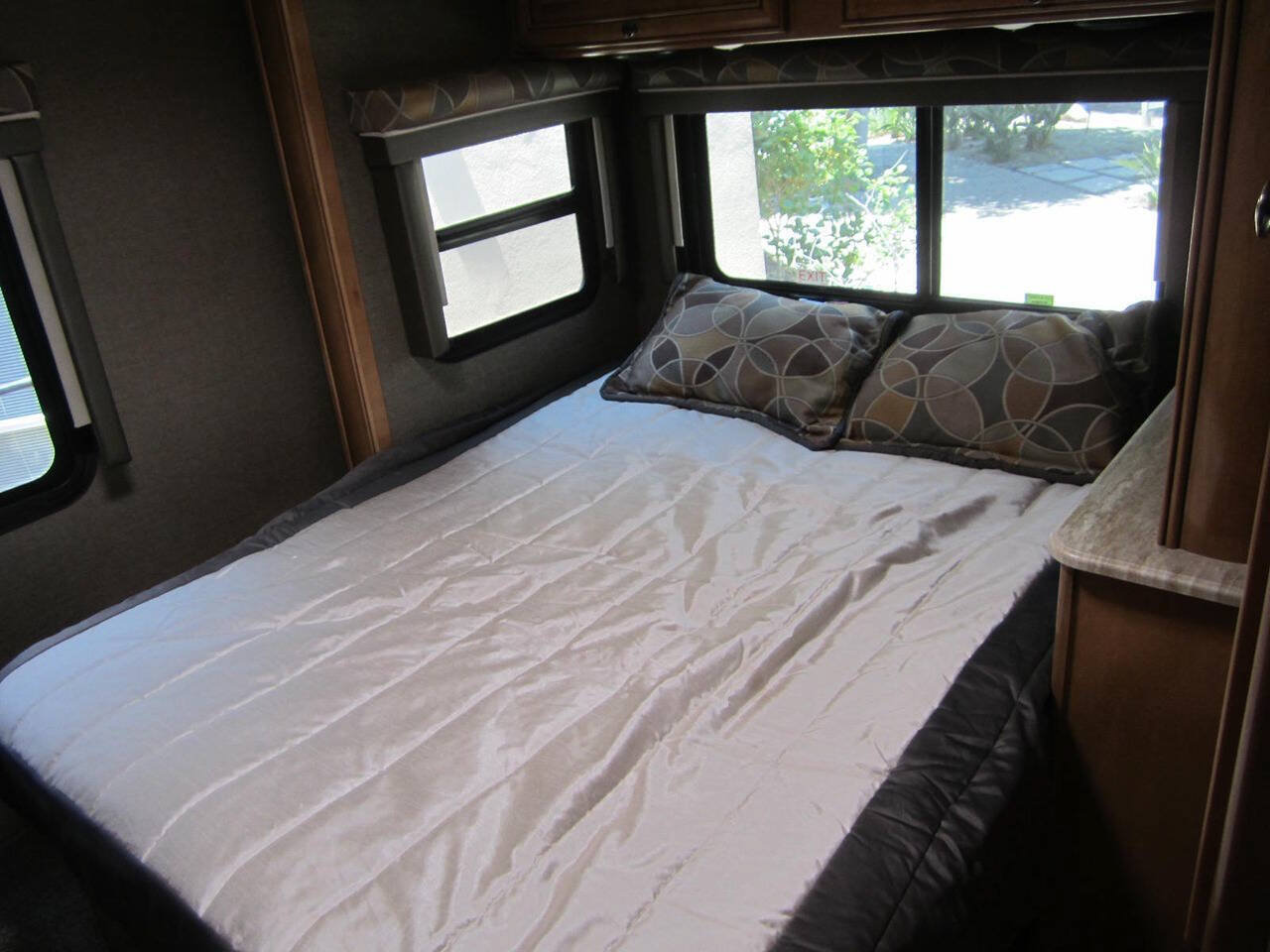Used 2017 Mercedes-Benz Sprinter 3500 image 43