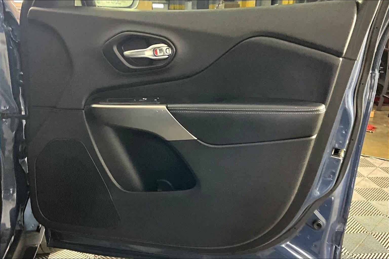 Used 2020 Jeep Cherokee Latitude Plus FWD image 22