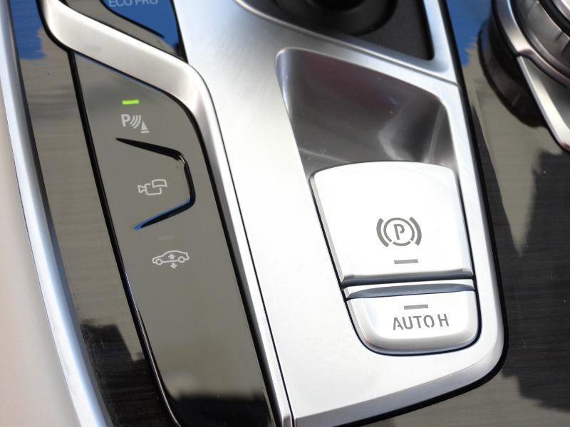 Used 2021 BMW 740i w/ Premium Package image 80