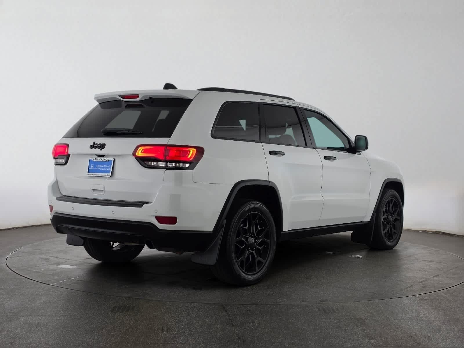 Used 2020 Jeep Grand Cherokee Limited RWD image 3