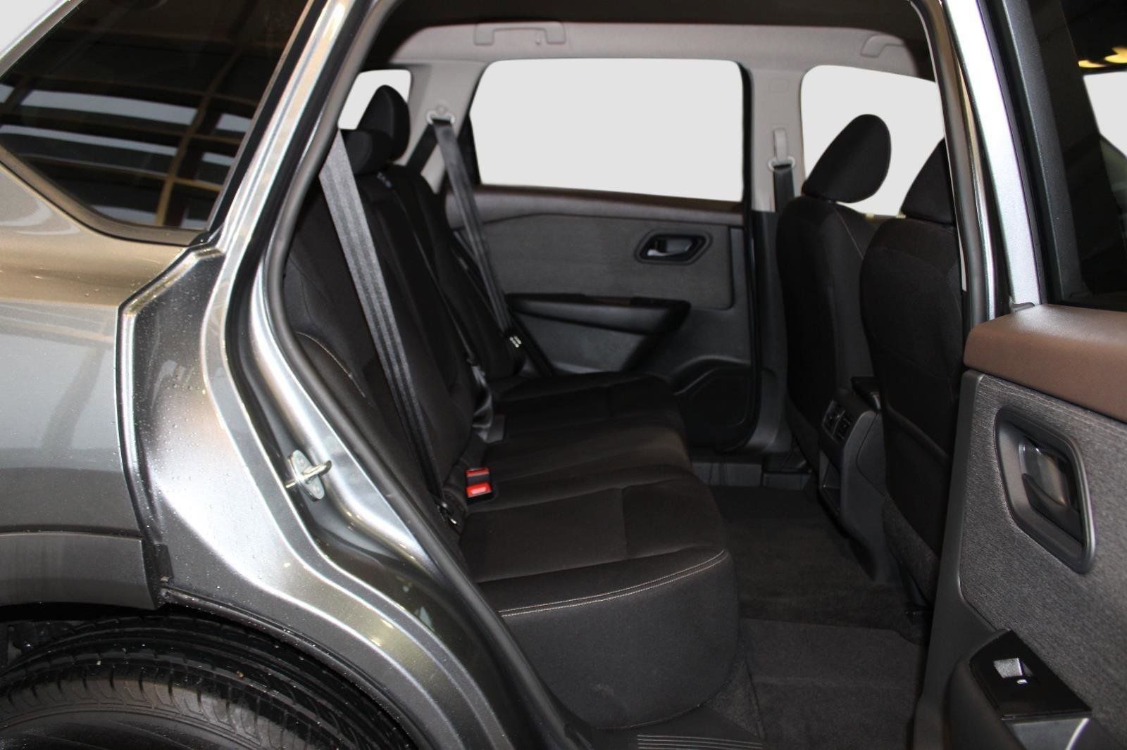 Used 2023 Nissan Rogue S image 32