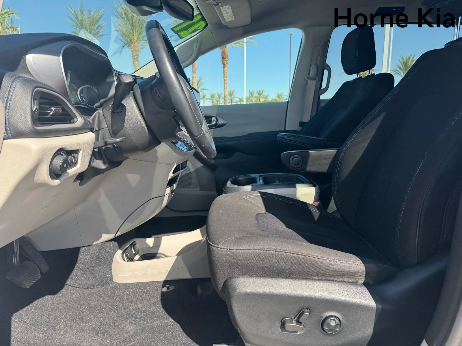 Used 2021 Chrysler Pacifica Touring w/ Cold Weather Group AWD/4WD image 10