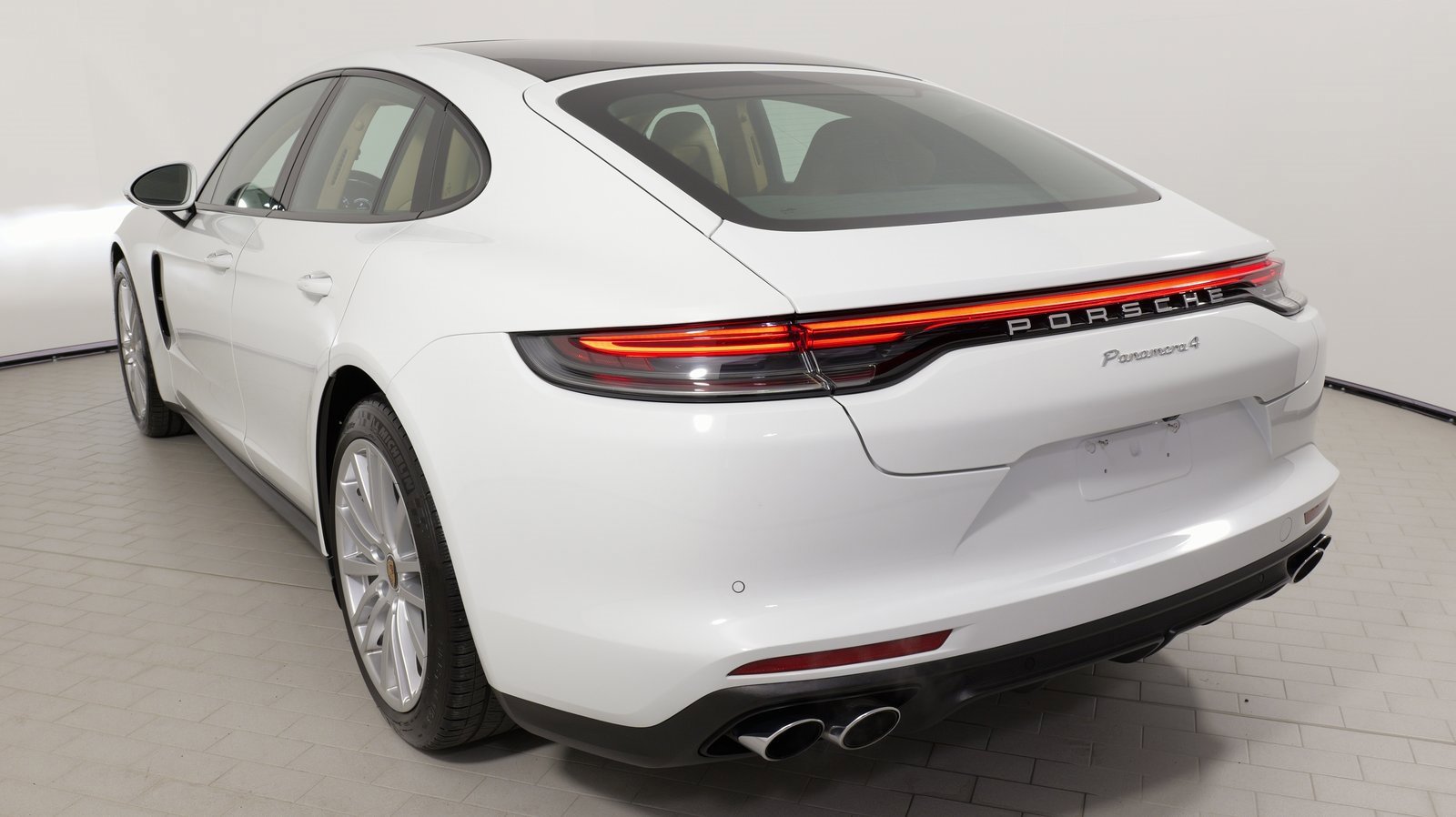 Used 2021 Porsche Panamera 4 image 14