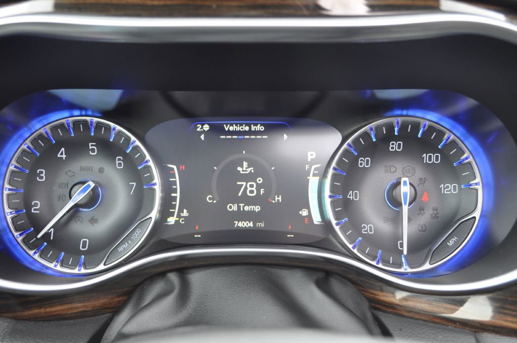 Used 2022 Chrysler Pacifica Limited image 11