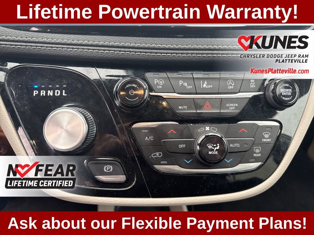 Used 2024 Chrysler Pacifica Touring-L FWD image 19
