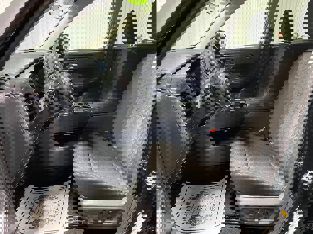 Used 2024 Nissan Rogue SV image 9