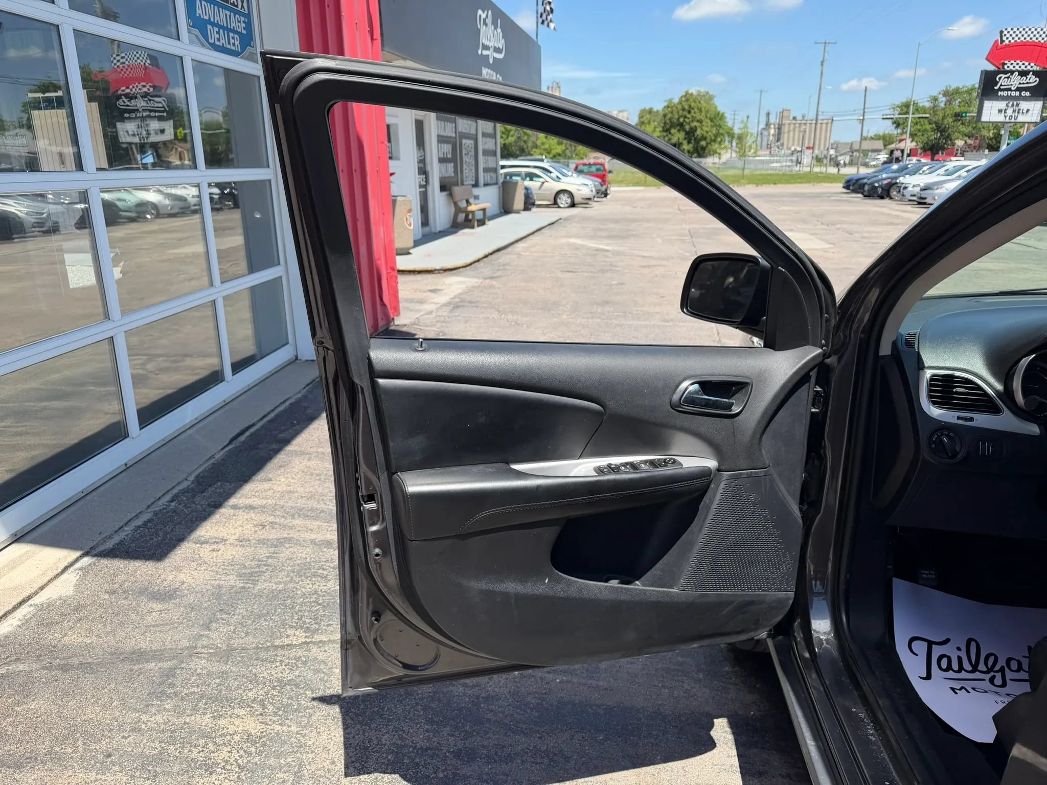 Used 2020 Dodge Journey SE w/ Blacktop Package FWD image 9