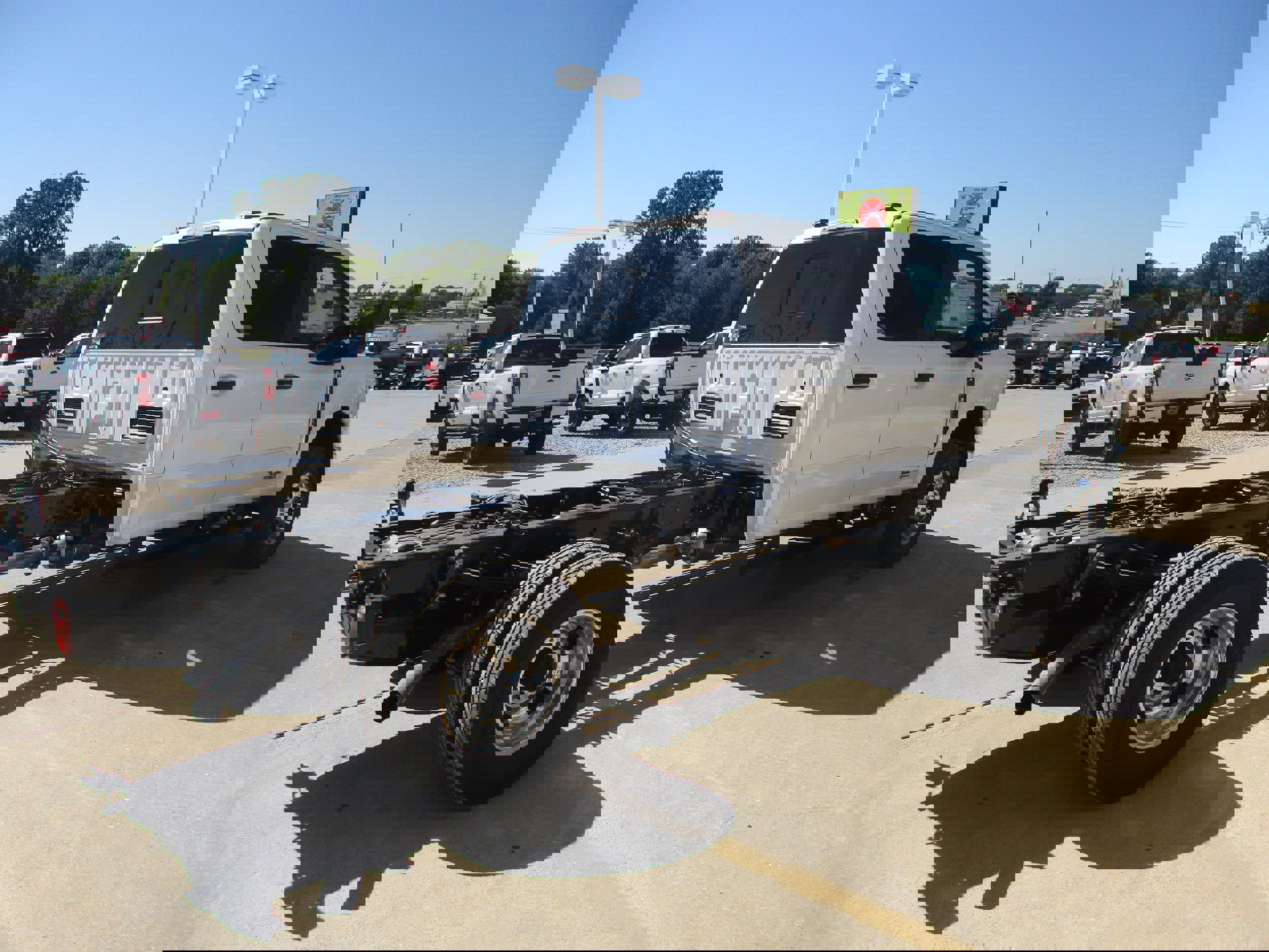 New 2026 Ford F350 4x4 Crew Cab DRW Super Duty image 3