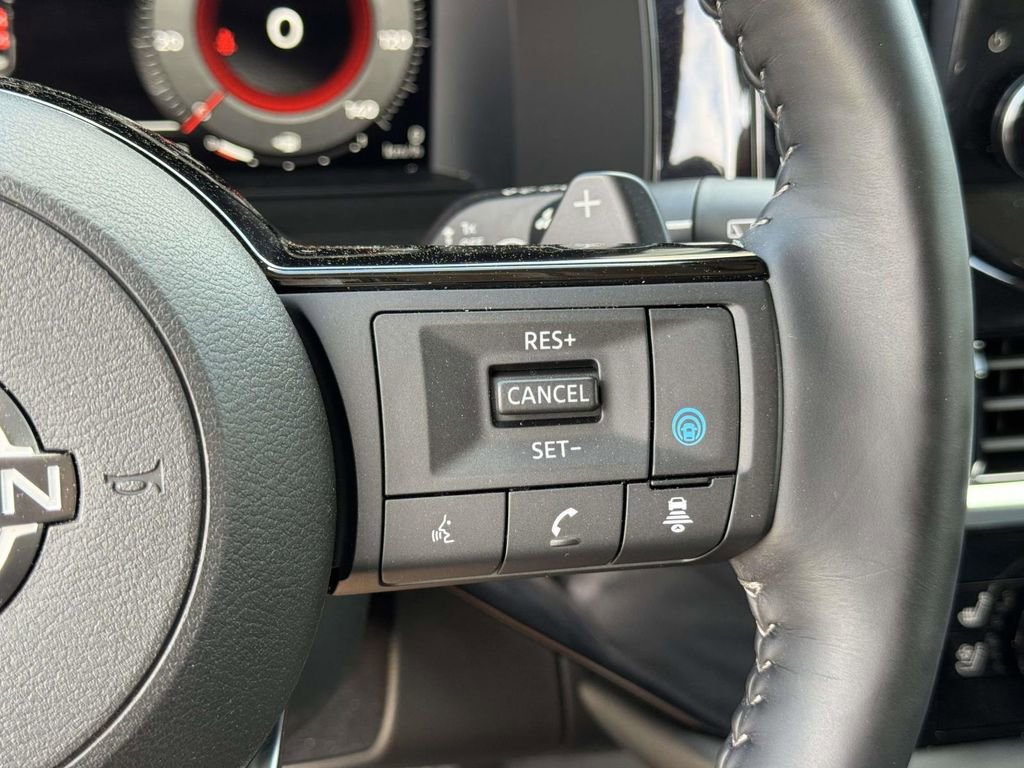 Used 2023 Nissan Pathfinder Platinum image 12