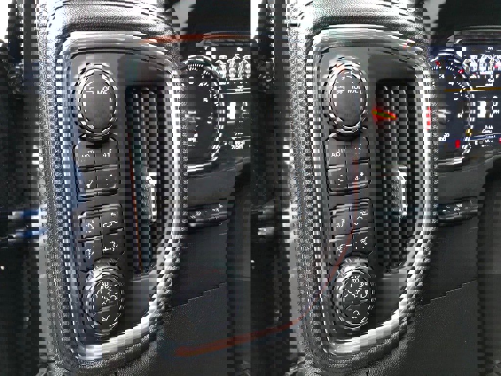 Used 2020 Chevrolet Silverado 1500 High Country w/ Technology Package image 14