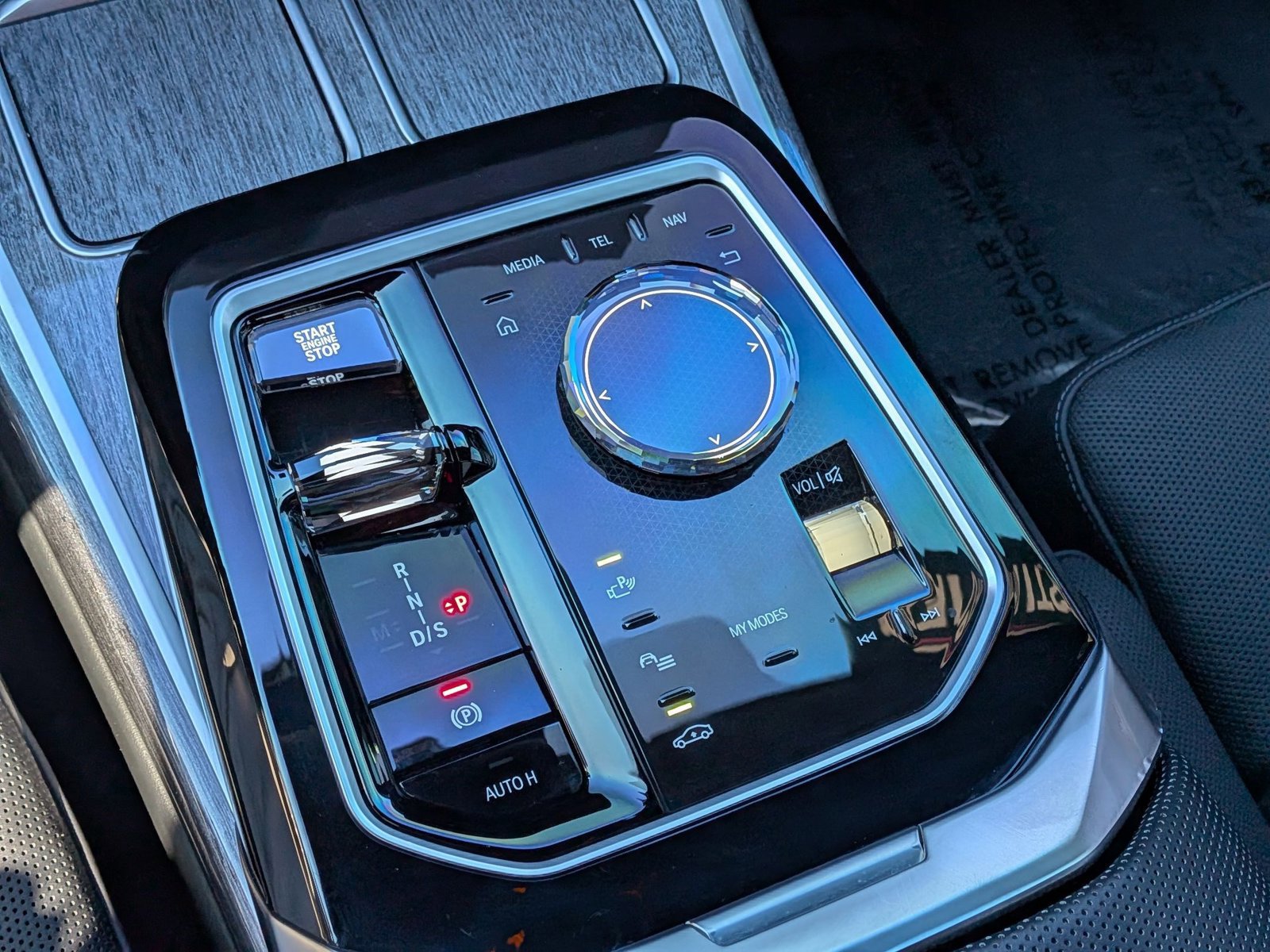 Used 2024 BMW 740i xDrive image 12