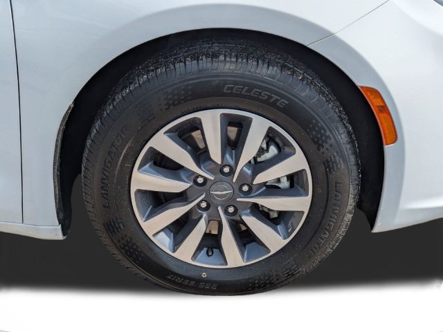 Used 2024 Chrysler Pacifica Limited FWD image 11