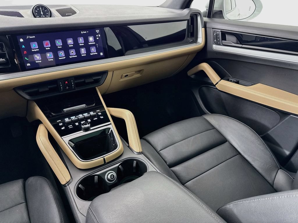 Certified 2024 Porsche Cayenne AWD/4WD image 26