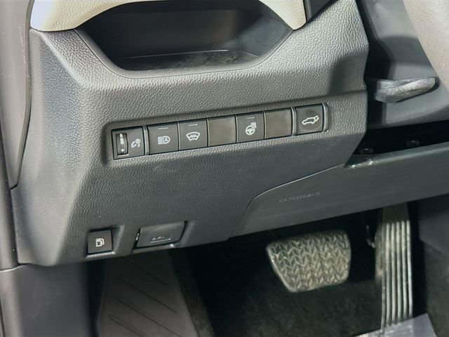 Used 2024 Toyota RAV4 XLE Premium image 10
