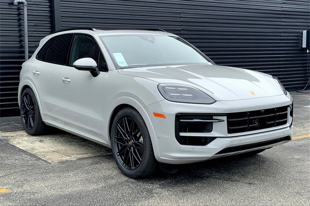 New 2025 Porsche Cayenne GTS image 12