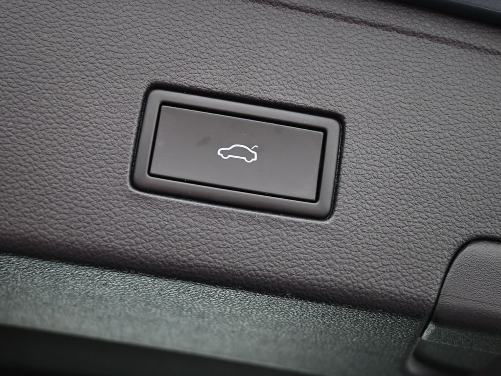 Used 2022 Volkswagen Atlas Cross Sport SE w/ Black Wheel Package image 40