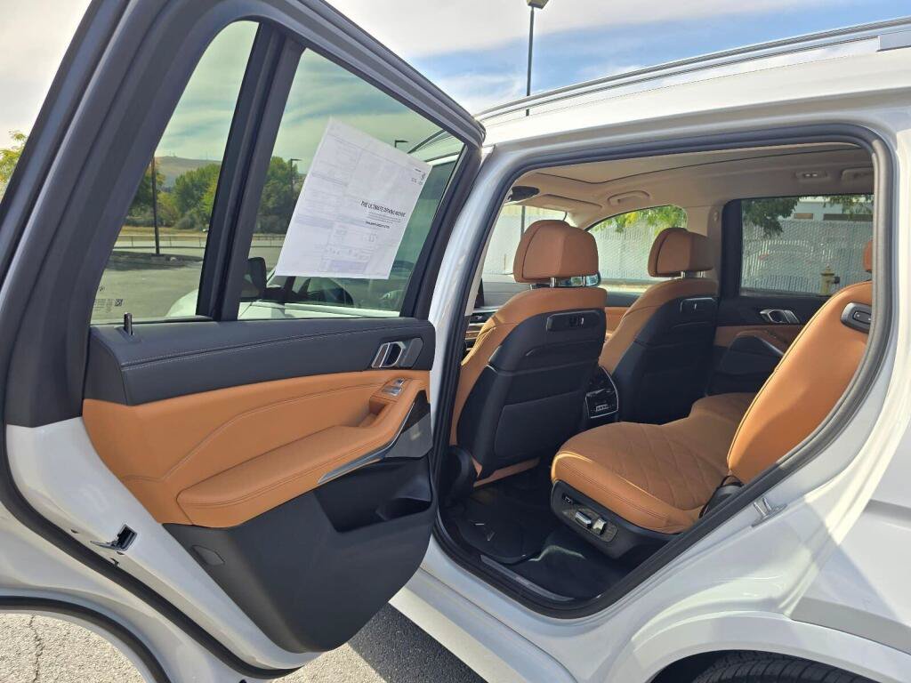 New 2027 BMW X7 xDrive40i AWD/4WD image 16