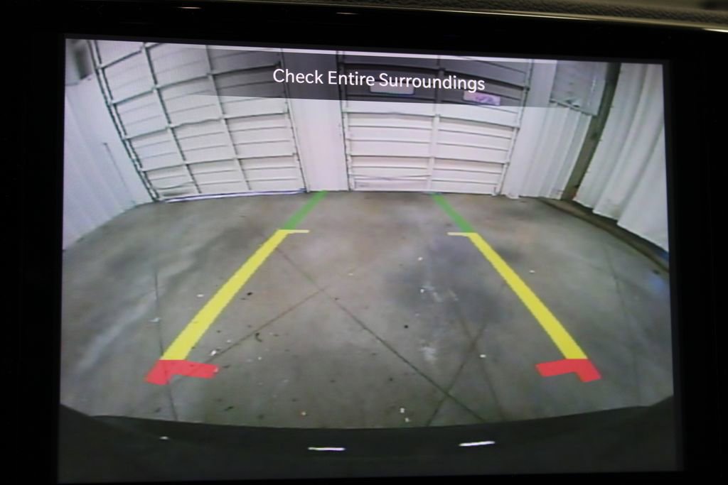 Used 2025 Chrysler Pacifica Select image 46