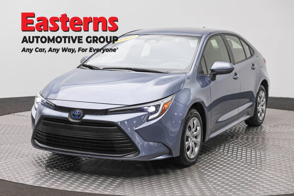 Used 2025 Toyota Corolla LE FWD image 1