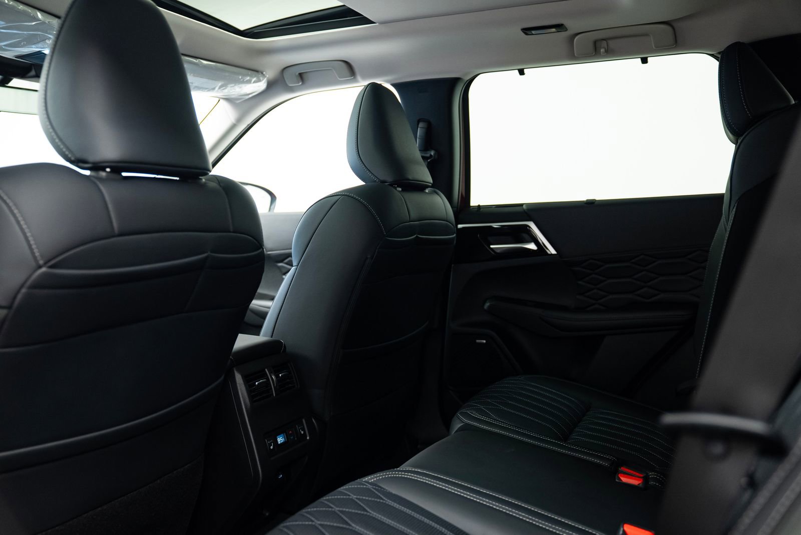 New 2026 Mitsubishi Outlander SEL image 16