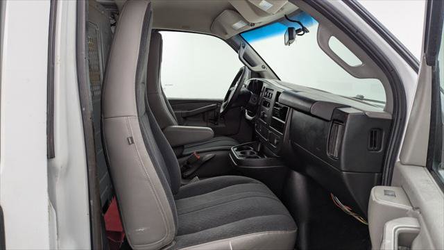 Used 2018 GMC Savana 2500 w/ Driver Convenience Package RWD image 17