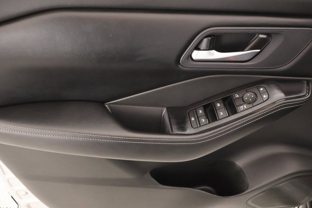 Used 2024 Nissan Rogue SV image 14