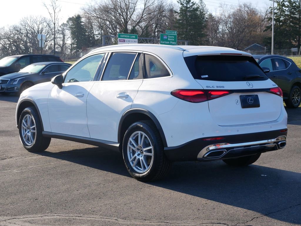 Used 2023 Mercedes-Benz GLC 300 4MATIC image 4