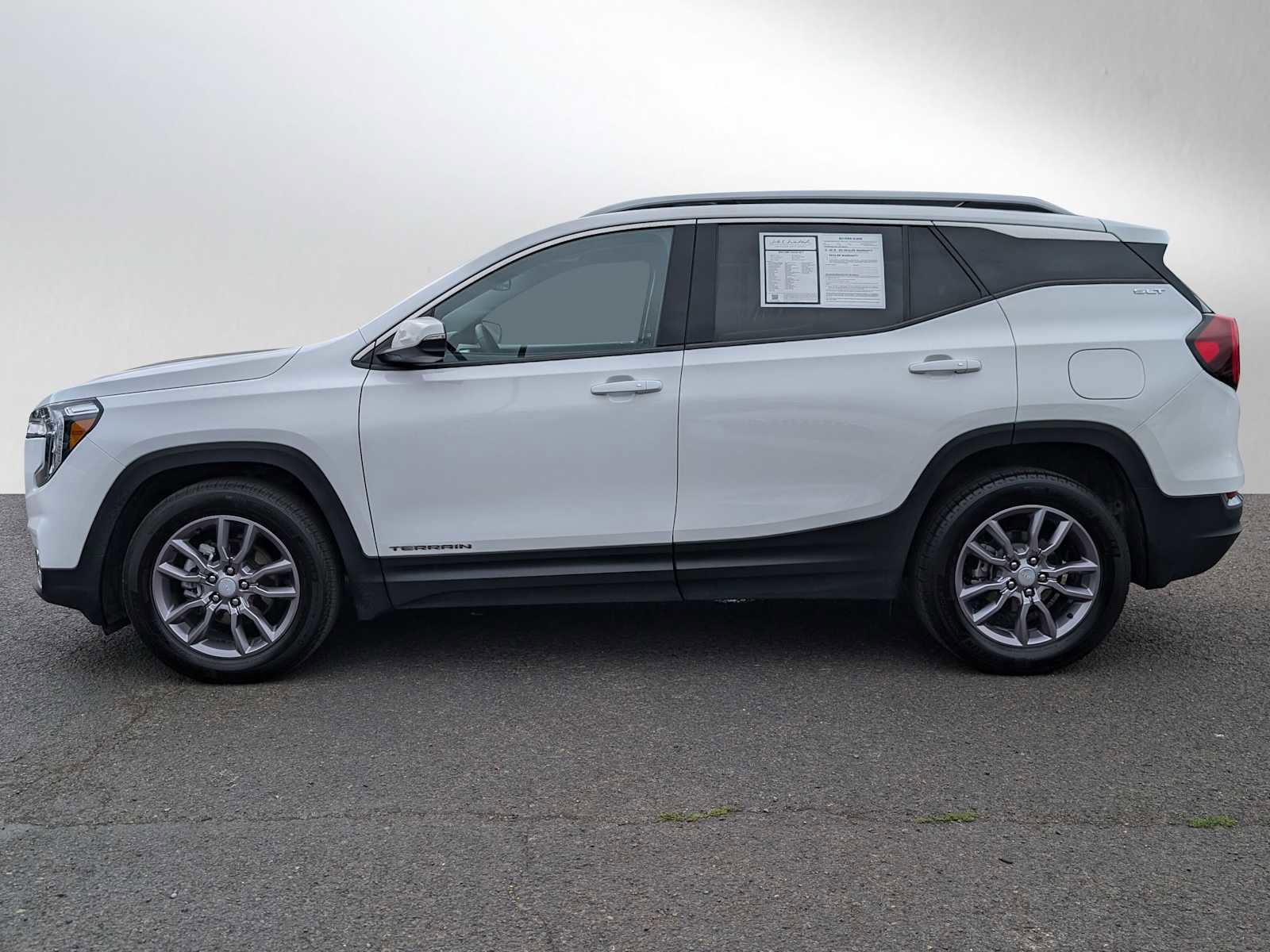 Used 2023 GMC Terrain SLT image 4