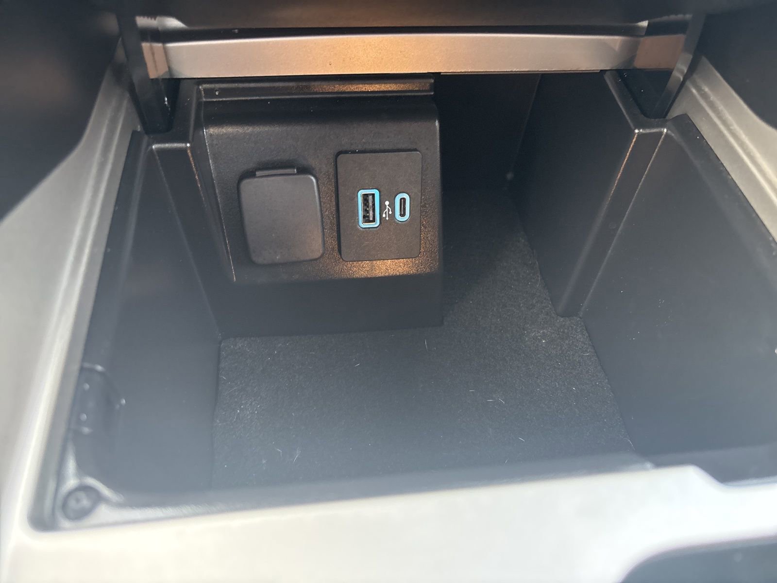 Certified 2022 Ford Explorer Platinum w/ Equipment Group 601A image 25