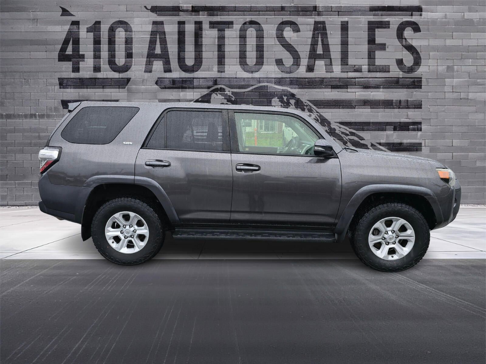 Used 2017 Toyota 4Runner SR5 Premium image 2