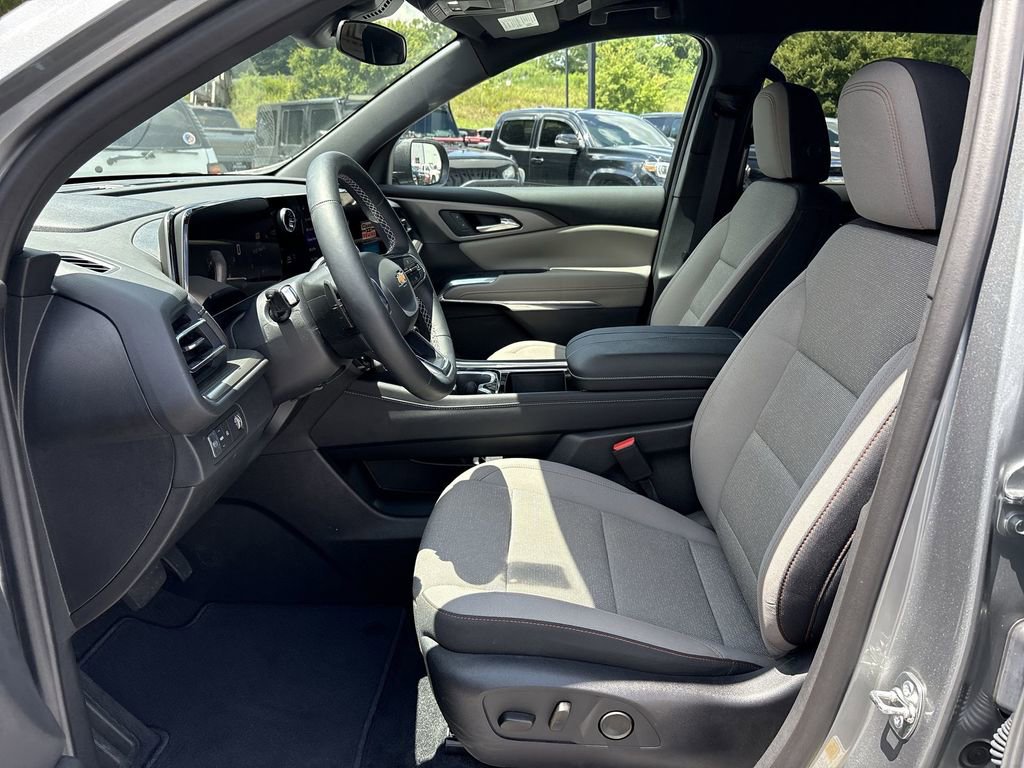 New 2025 Chevrolet Traverse LT image 19