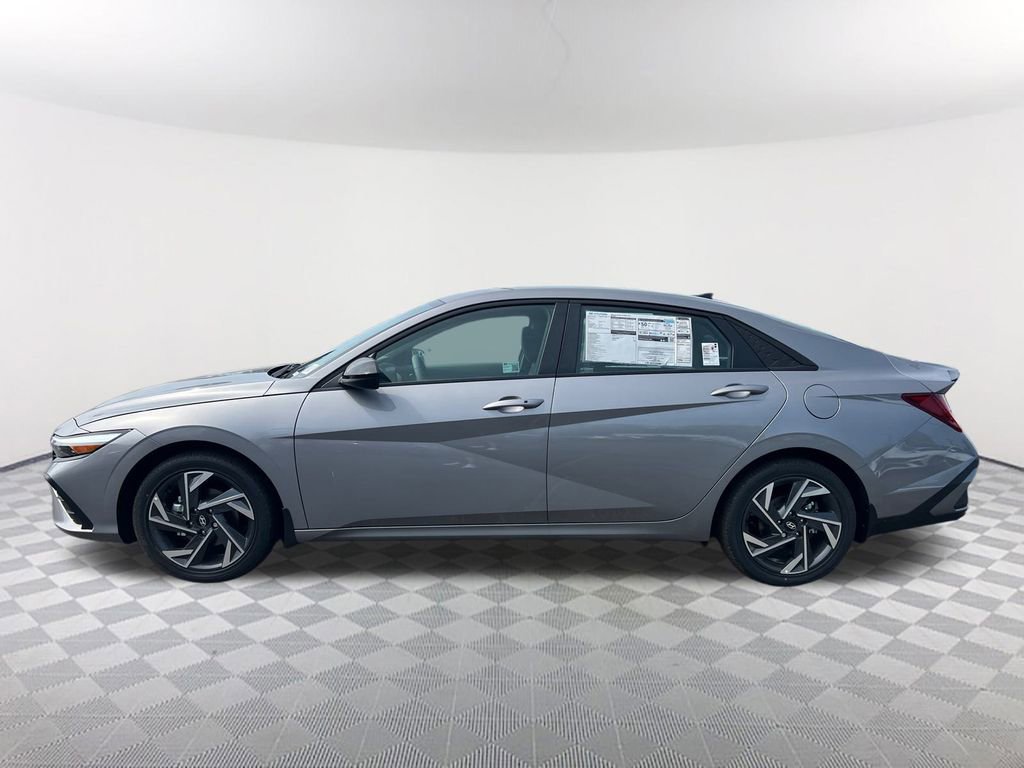 Certified 2025 Hyundai Elantra SEL FWD image 8