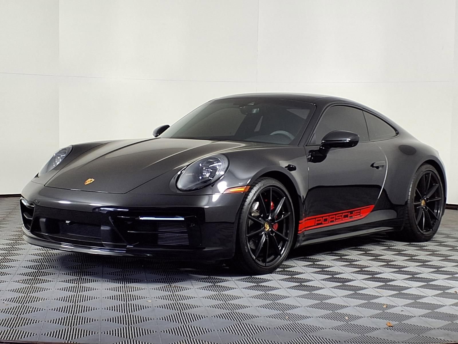 Used 2023 Porsche 911 Carrera RWD image 3