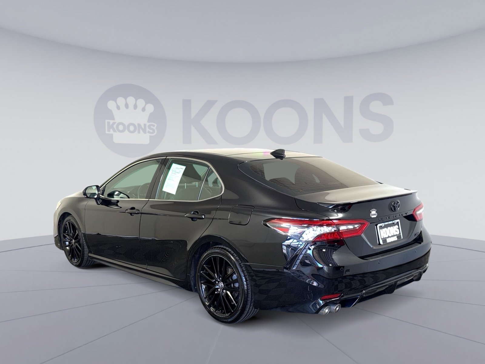 Used 2022 Toyota Camry XSE w/ Navigation Package image 4