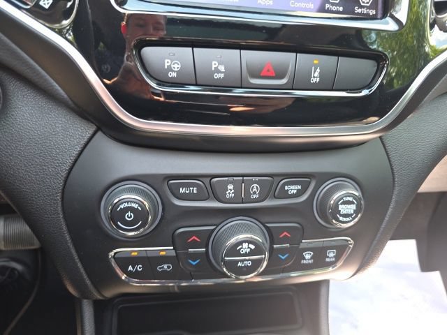 Used 2021 Jeep Cherokee Limited AWD/4WD image 8