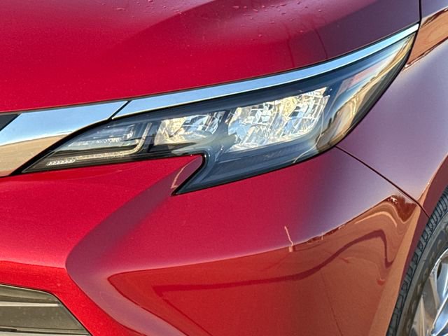 Used 2026 Toyota Sienna XLE FWD image 4
