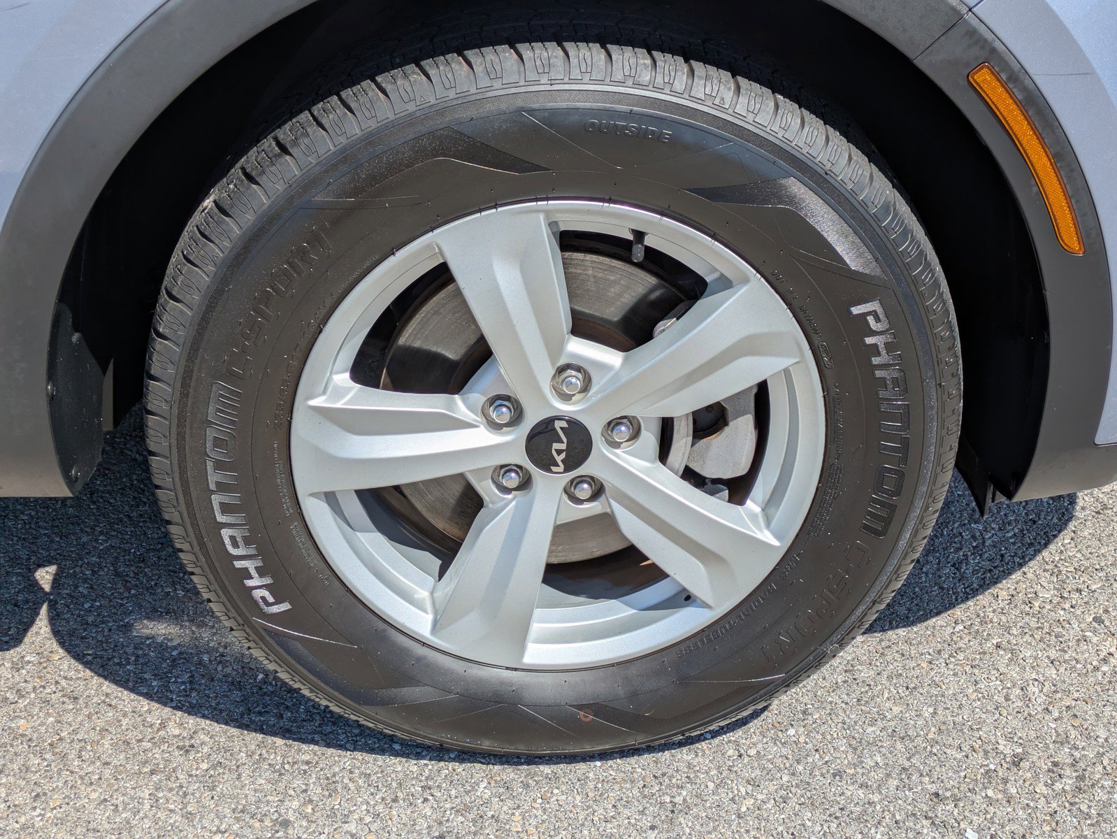 Certified 2023 Kia Sorento LX image 9