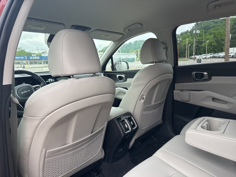 Used 2025 Kia Sorento S image 23