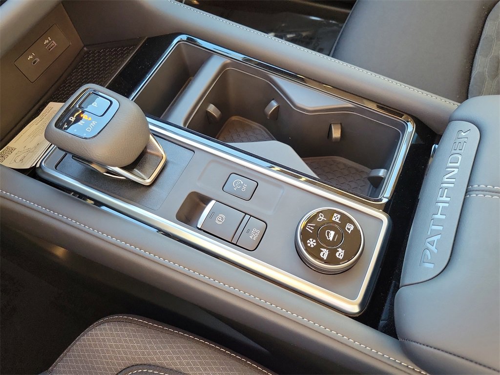 New 2025 Nissan Pathfinder SV image 9