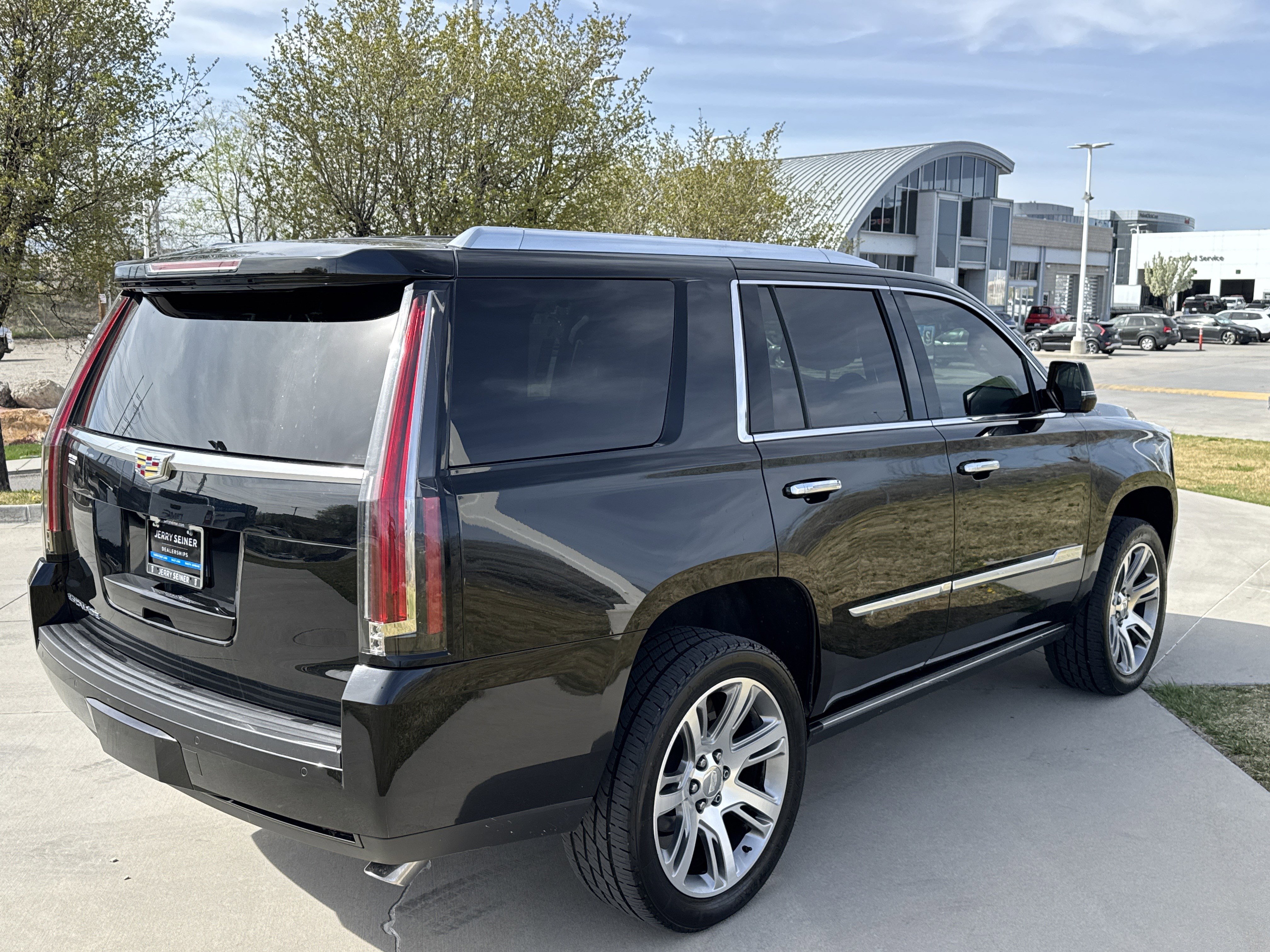 Used 2015 Cadillac Escalade Premium image 5