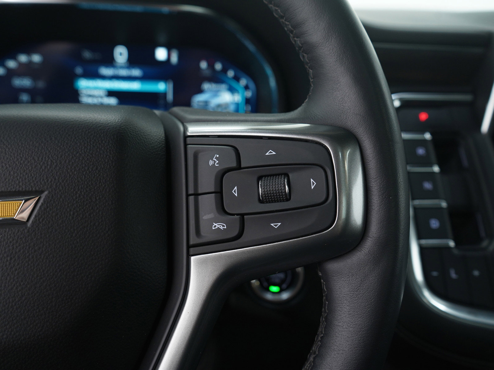 Used 2022 Chevrolet Suburban LT w/ Luxury Package image 30