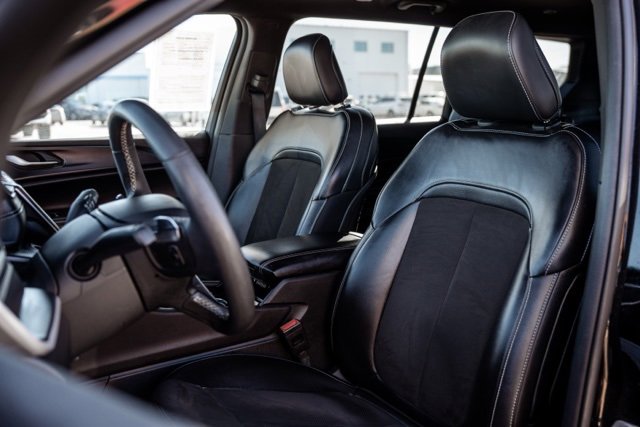 Used 2023 Jeep Grand Cherokee L Laredo image 22