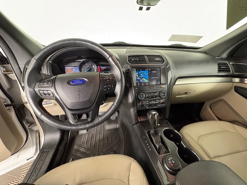 Certified 2019 Ford Explorer XLT w/ Equipment Group 202A image 7