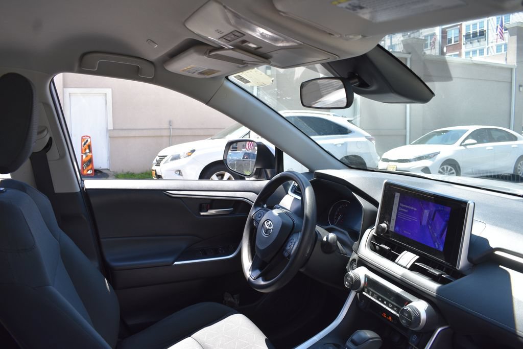 Used 2025 Toyota RAV4 XLE FWD image 19