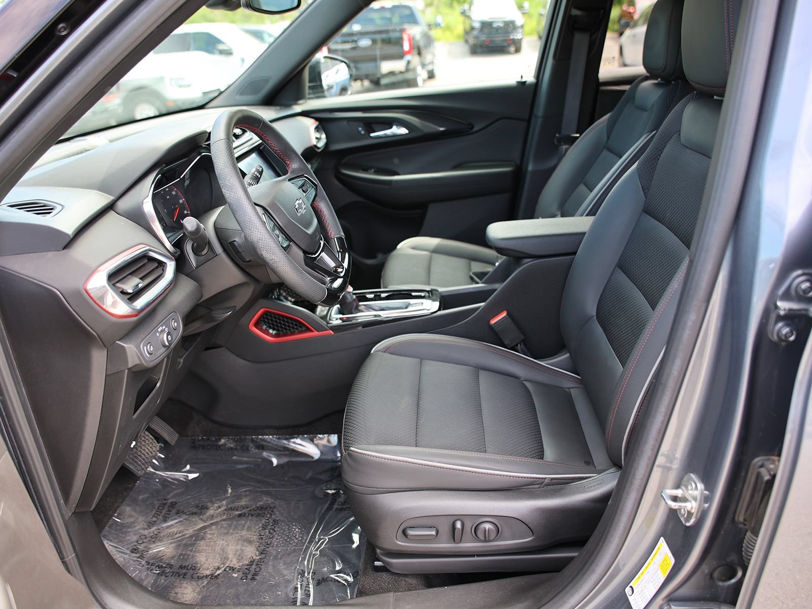 Used 2022 Chevrolet TrailBlazer RS w/ Sun and Liftgate Package AWD/4WD image 17