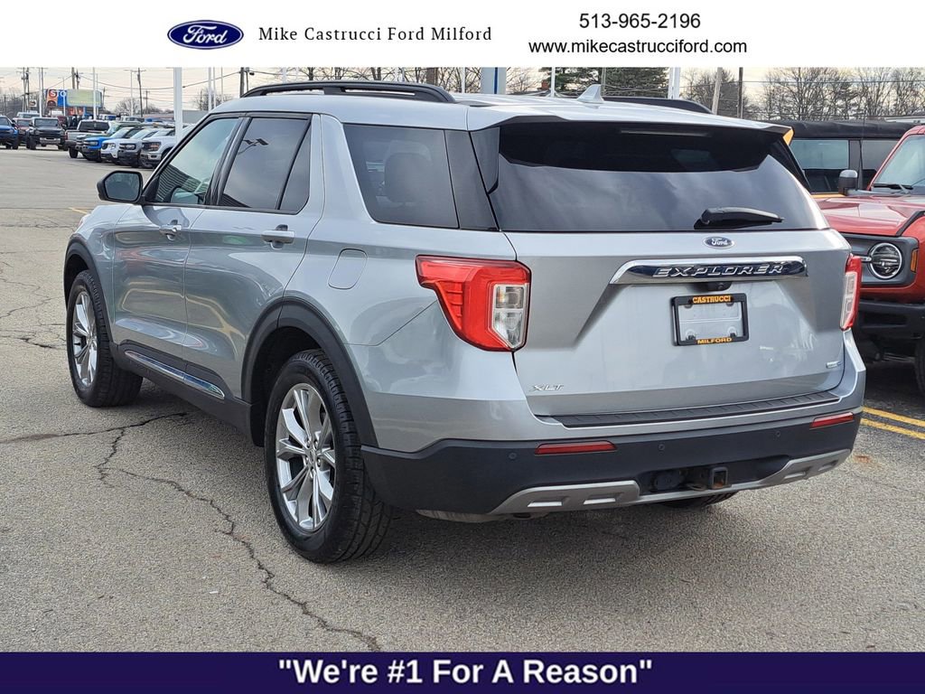 Used 2020 Ford Explorer XLT w/ Equipment Group 202A image 3