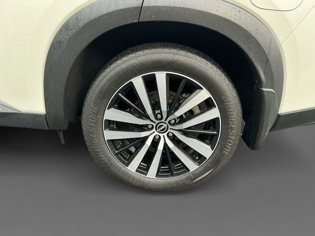 Used 2024 Nissan Pathfinder Platinum image 15