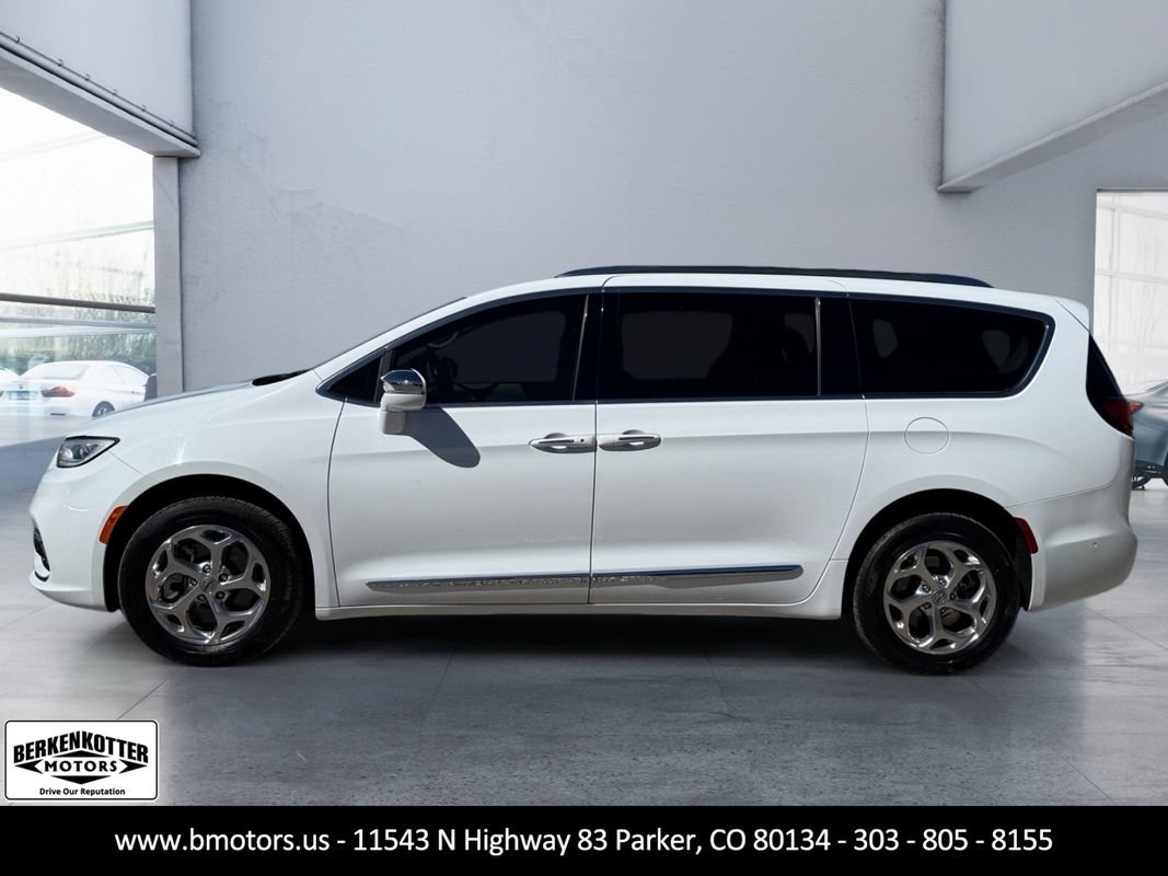 Used 2021 Chrysler Pacifica Limited AWD/4WD image 6